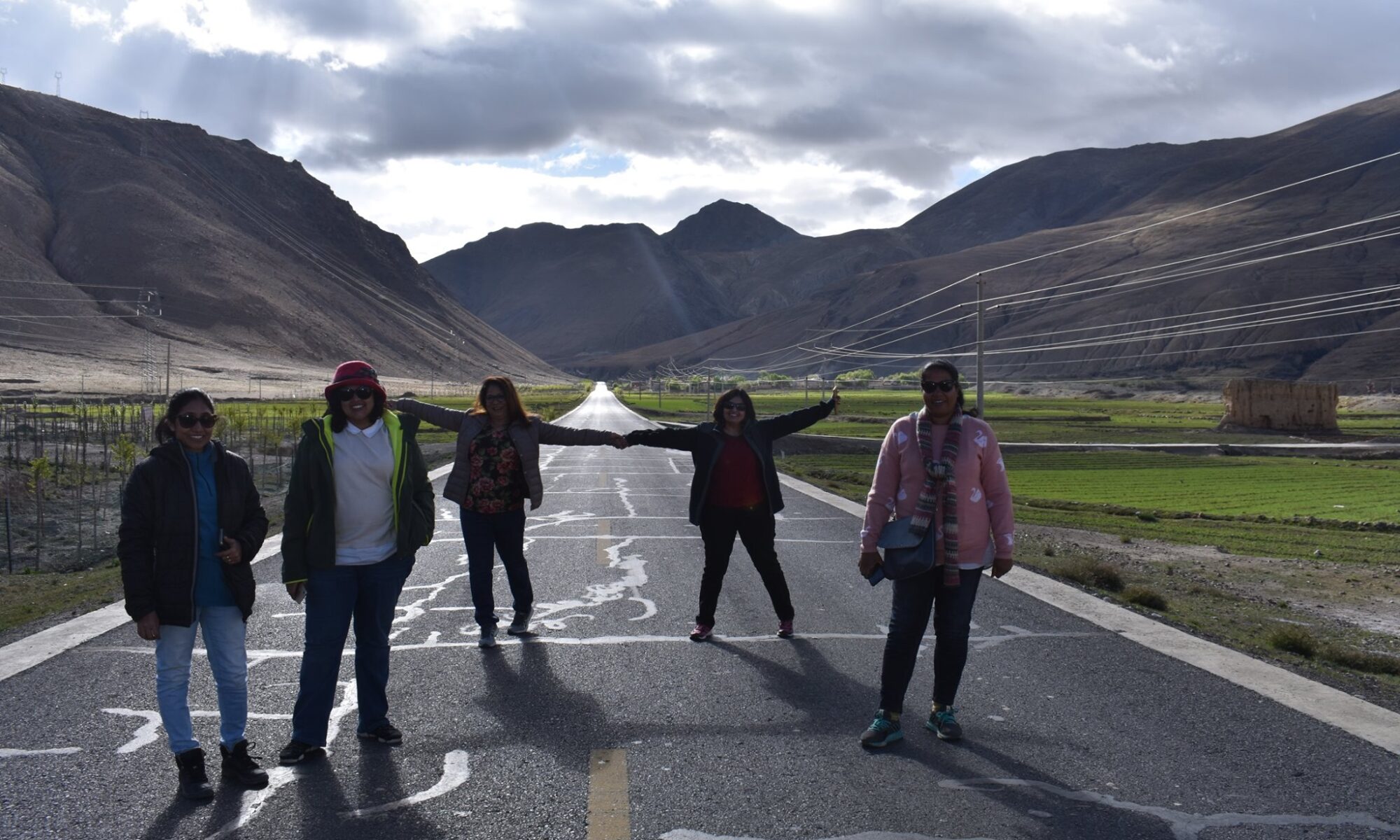 women travel groups