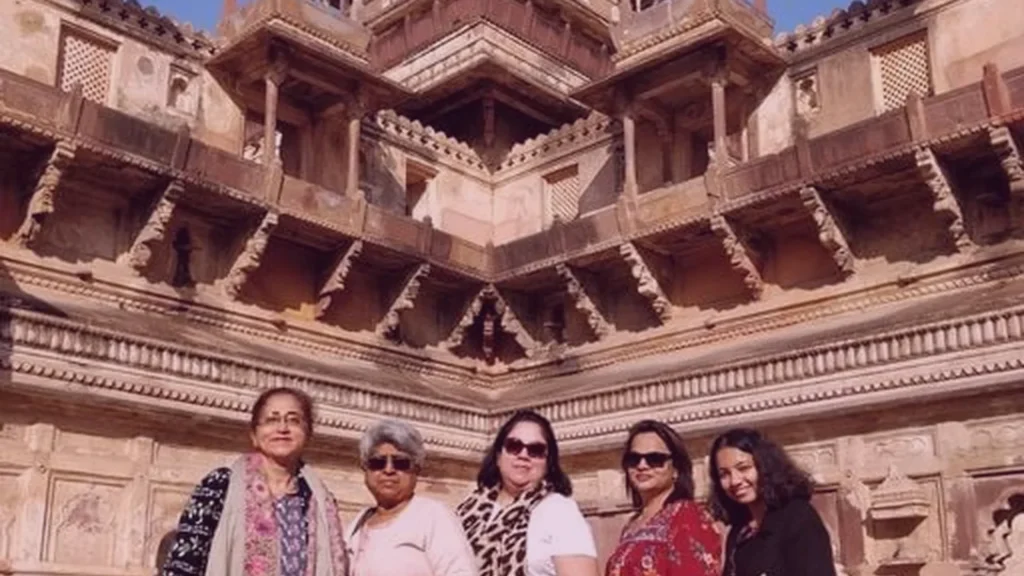 women travel group