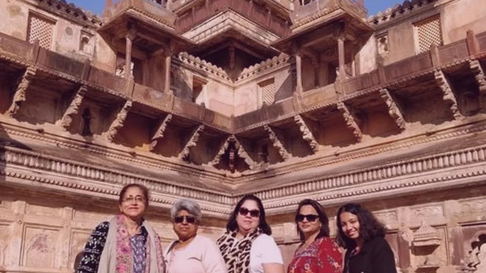 women travel group