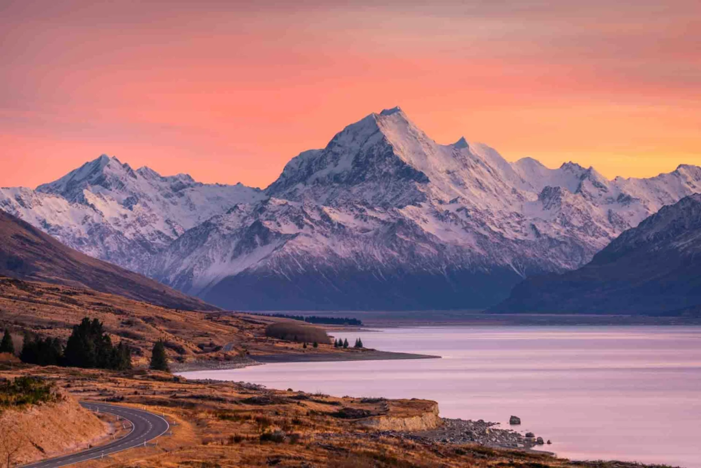 New Zealand : The Ultimate North and South Island Explorer