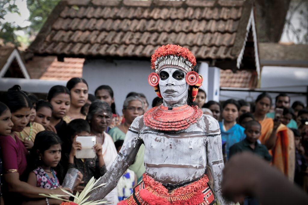 Where gods dance and tides whisper : Kochi & Kannur